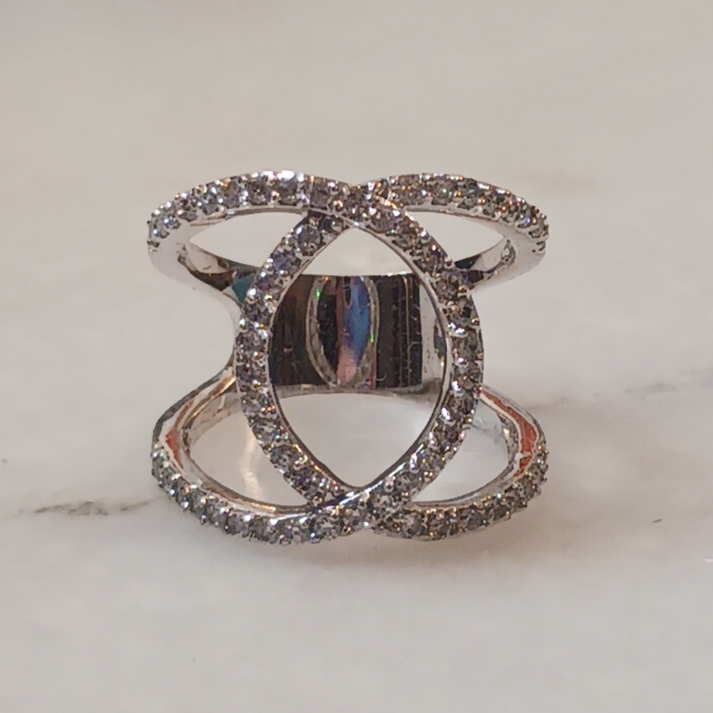 Modern Interlock Loop Ring